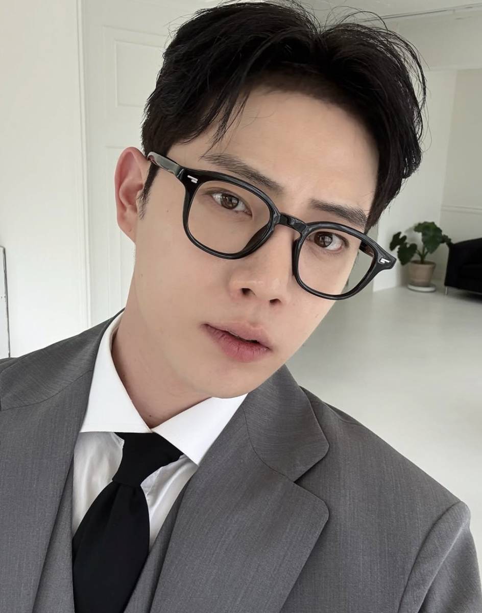 Kim Jong Seok (instagram.com/kimjongseok__)